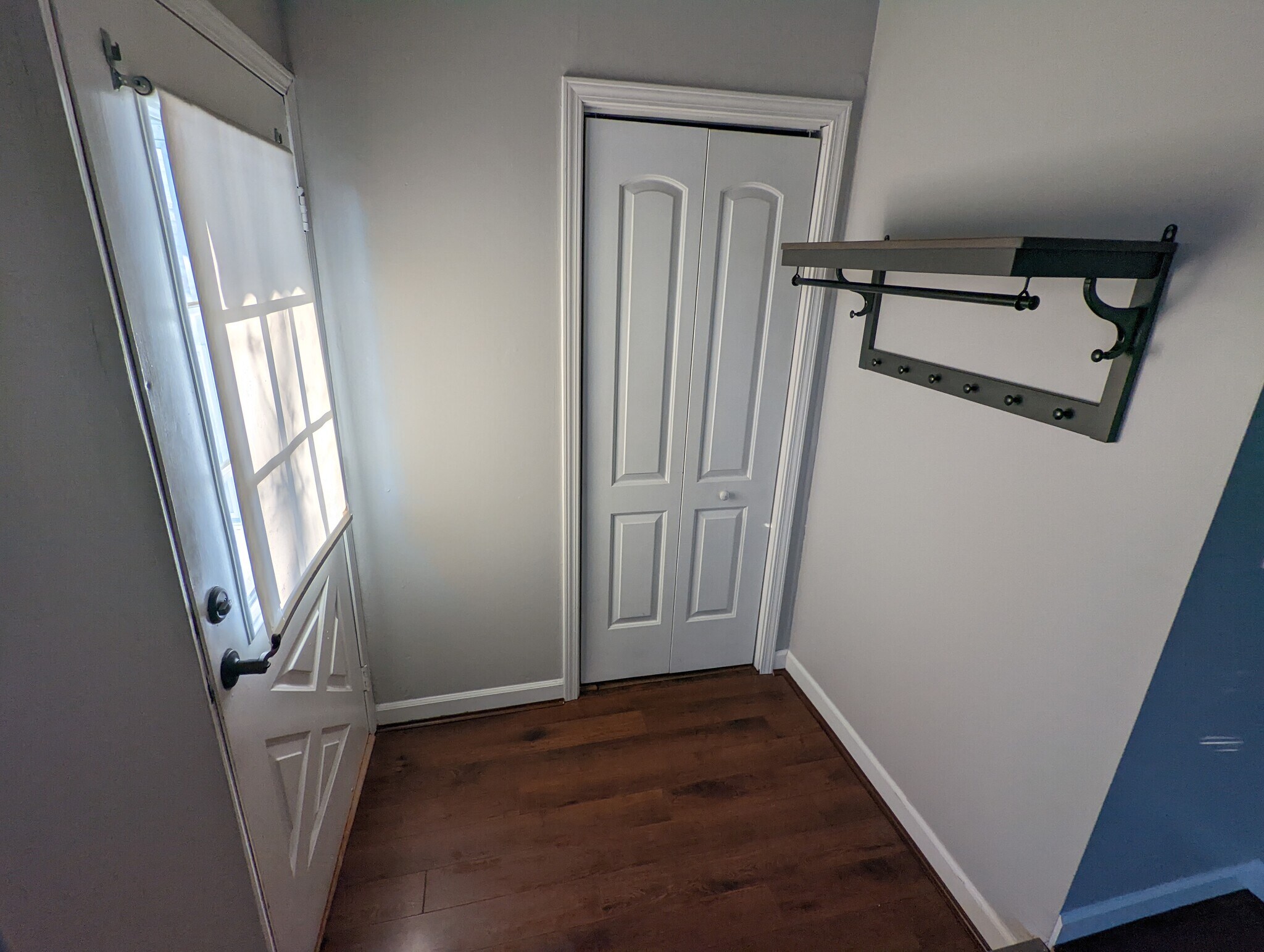 Entry + Closet - 2835 S Harvey Ave