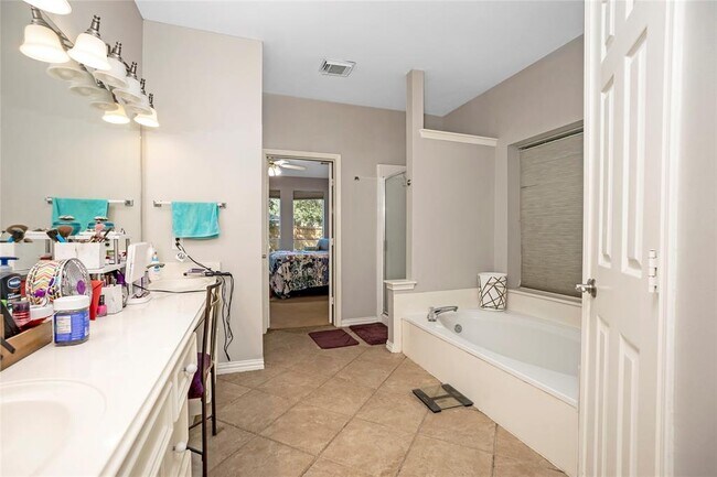 Building Photo - 122 Crystal Reef Dr