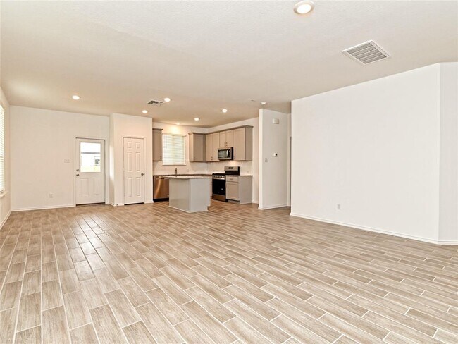 Building Photo - 1625 Holly Lk Dr