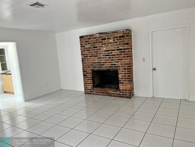 Building Photo - 7941 Plantation Blvd
