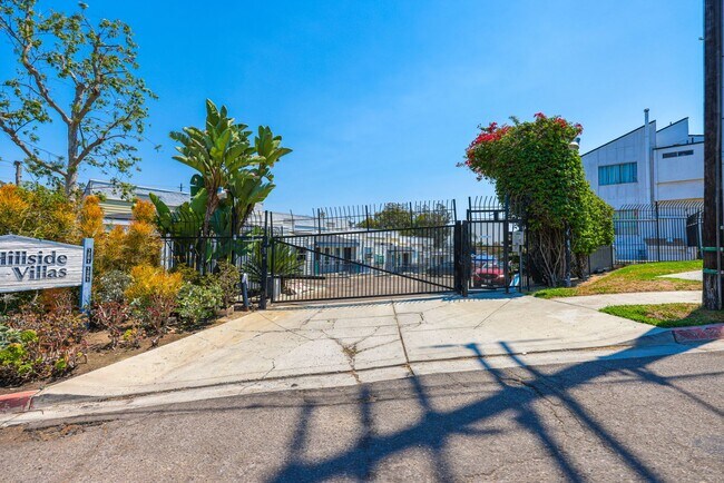 Building Photo - Charming 3-Bedroom Home in Gated South Par...