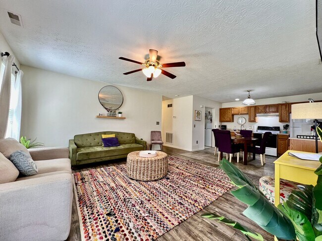 Building Photo - Fully furnished rental home for Corporate housing or insurance stays