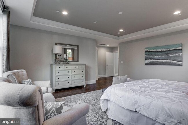 Building Photo - 5700 Tanglewood Dr