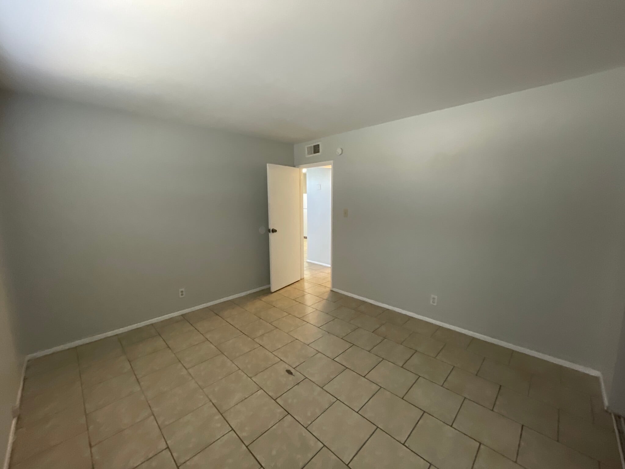 Building Photo - 3380 Brussels St