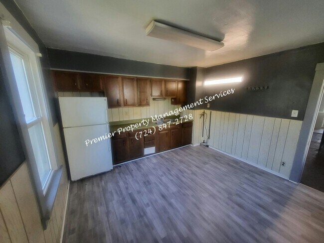 Building Photo - 465 Zeigler Ave