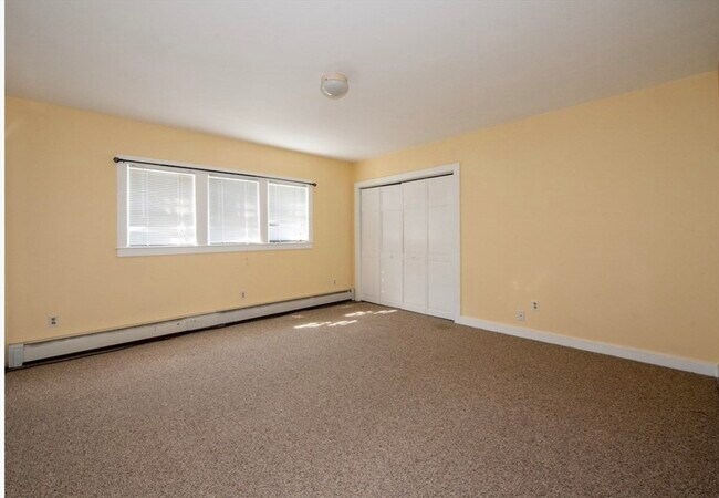 Building Photo - 58 Hollis St