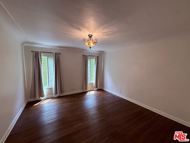 Building Photo - 1032 S Crescent Heights Blvd