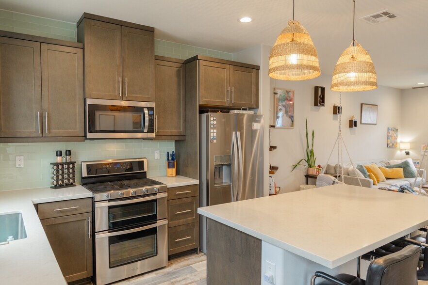 Building Photo - 505 Lark Way