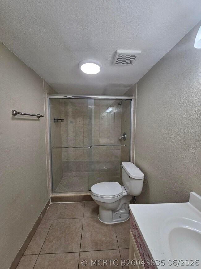 Building Photo - 4324 NW 9th Ave