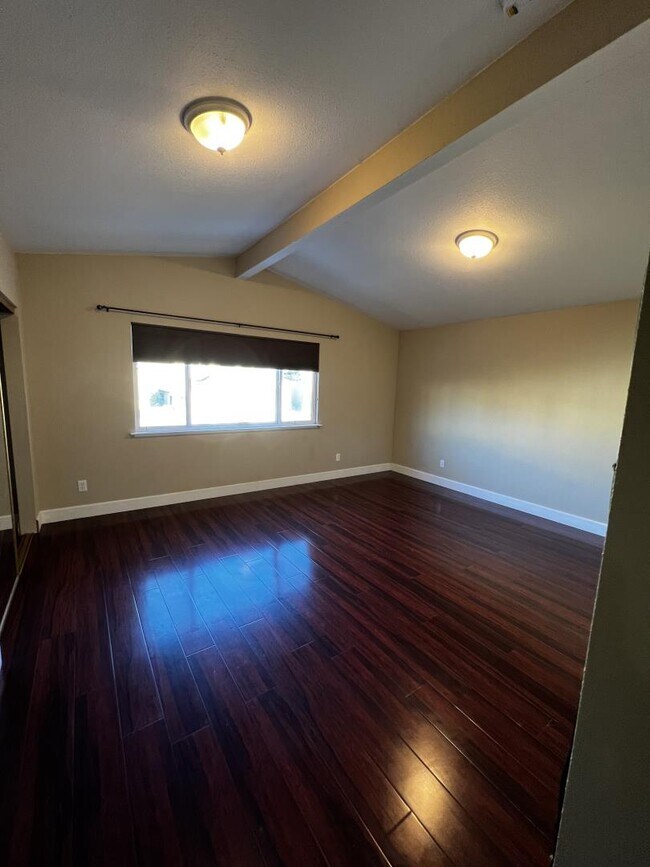 Building Photo - 419 Avalon Dr