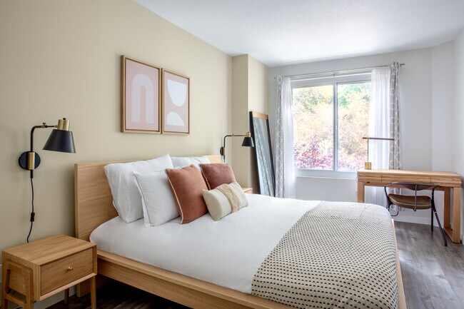 Building Photo - 1050 Benton St