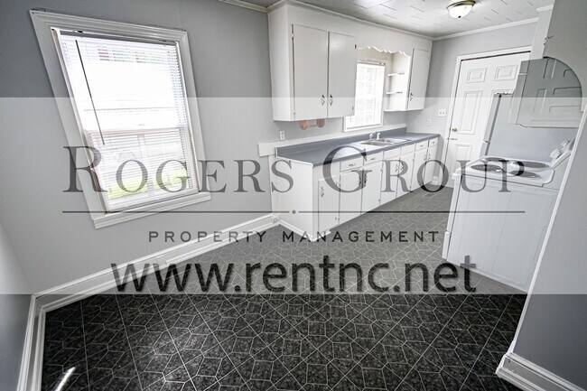 Building Photo - Homes for rent in Henderson NC - 716 Shirl...