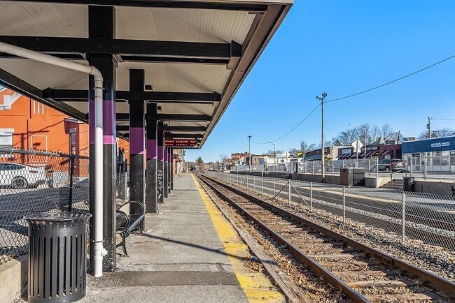 Building Photo - 272 Albion St