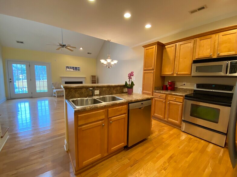 Building Photo - 2822 Pickett Road Unit 134