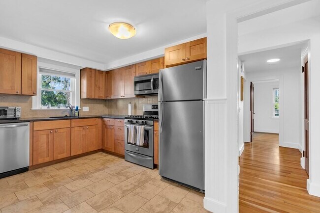 Building Photo - 907 Adams St