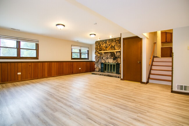 Building Photo - 16 Longwood Way