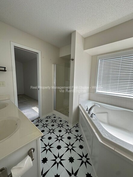 Building Photo - 748 Reflection Lake