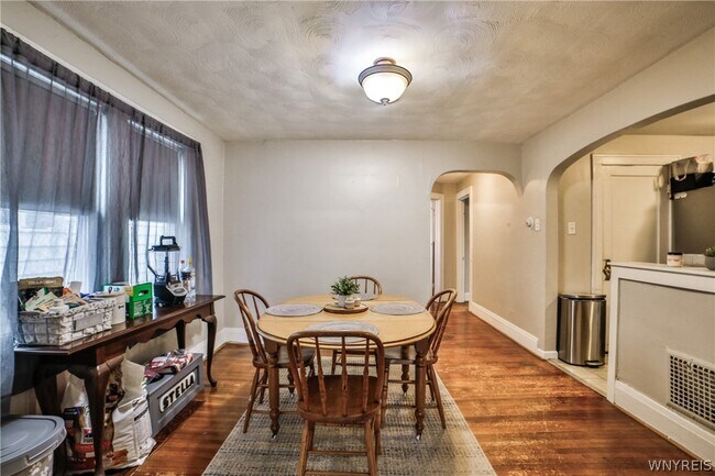 Building Photo - 153 Springville Ave