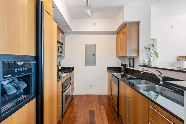 Building Photo - 335 S Biscayne Blvd