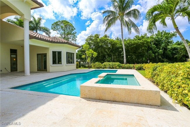 Building Photo - 823 Cassena Rd