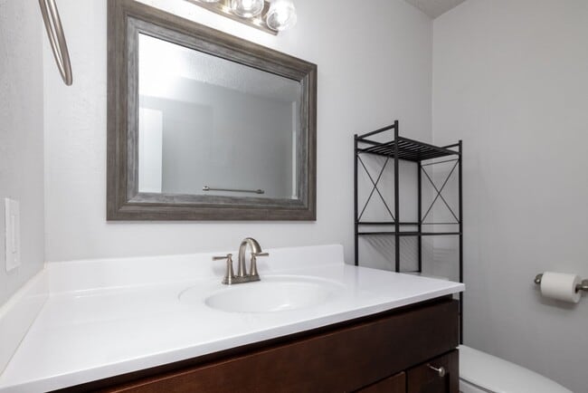 Building Photo - Remodeled Townhome with Granite & Stainless appliances