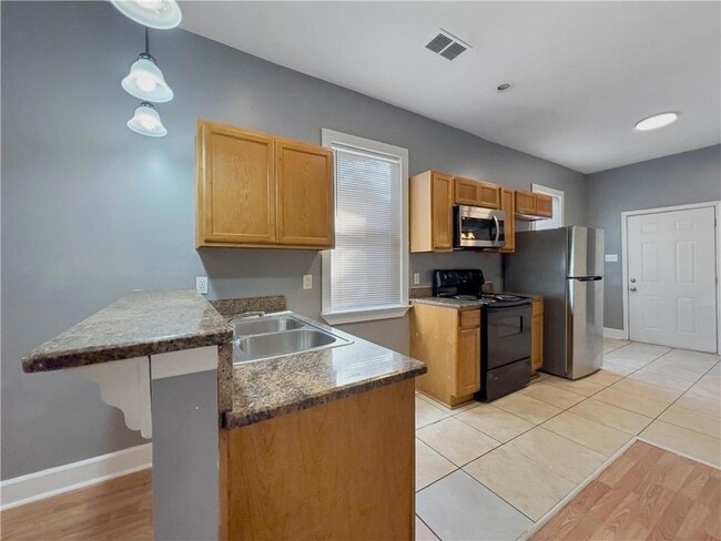 Building Photo - 1824 Allen St