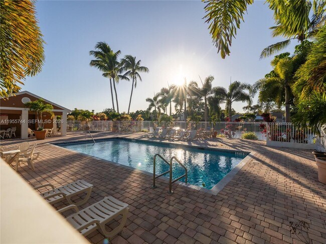 Building Photo - 200 W Riverbend Dr