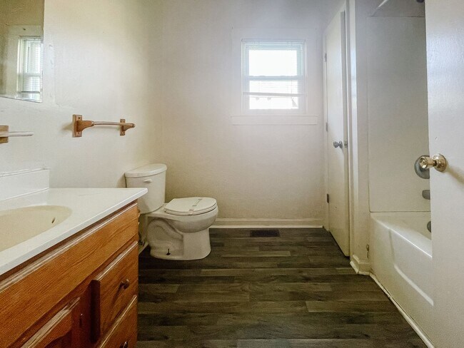 Building Photo - Coming Soon in Muncie! 3 Bed / 1 Bath House — Pet Friendly! Washer & Dryer Hookups!