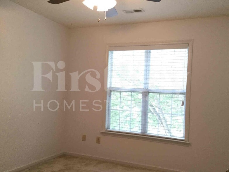 Building Photo - 8102 Kingston Dr