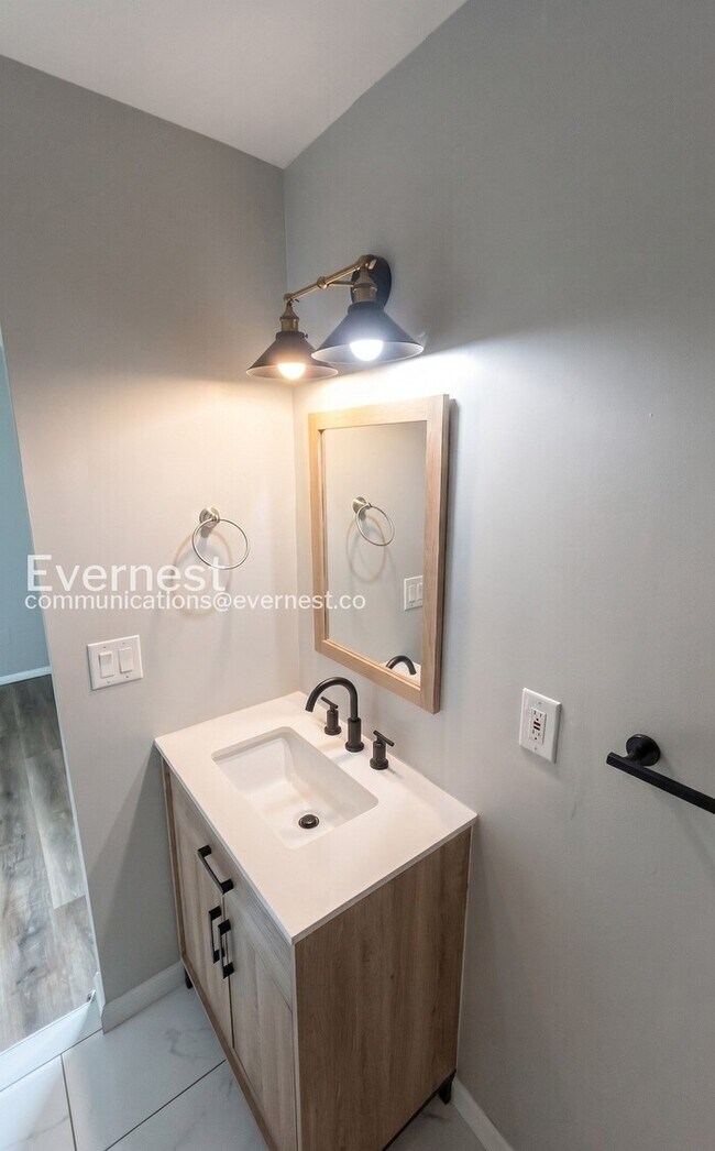 Building Photo - 3-Bed/2-Bath/Pet Friendly/Available Soon!