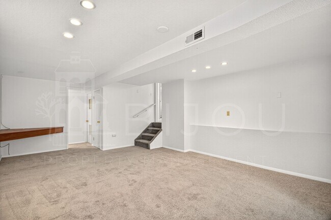 Building Photo - NEW Carpet and Paint!!!
