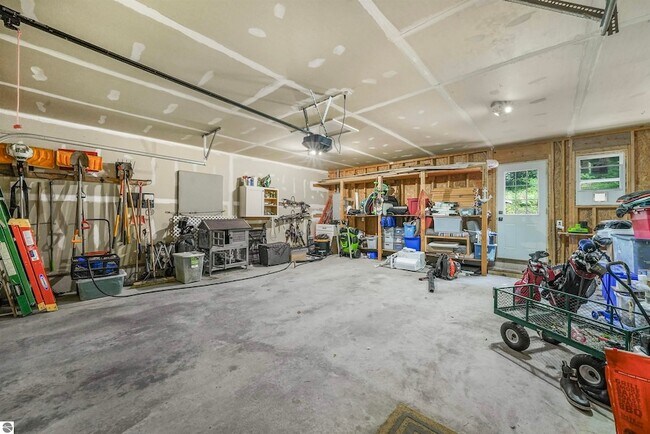 Building Photo - 7320 Peninsula Dr