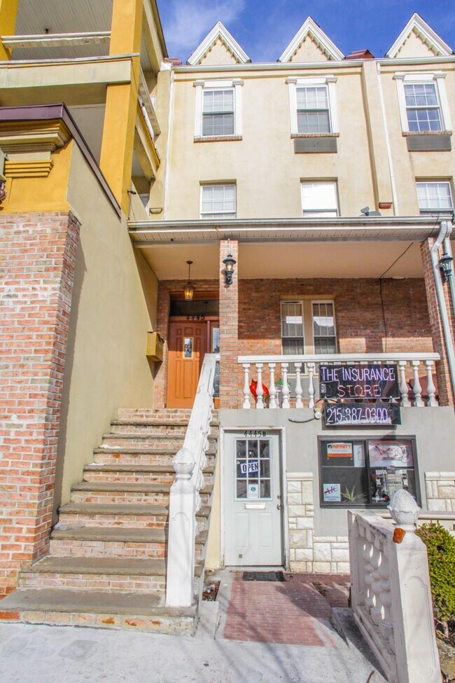 Building Photo - 4443 Chestnut St