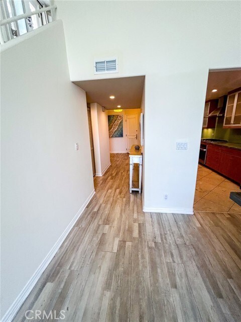 Building Photo - 435 Arnaz Dr