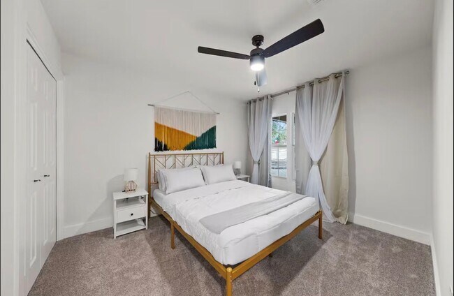 Building Photo - Stunning Home with Spacious Layout & Modern Upgrades