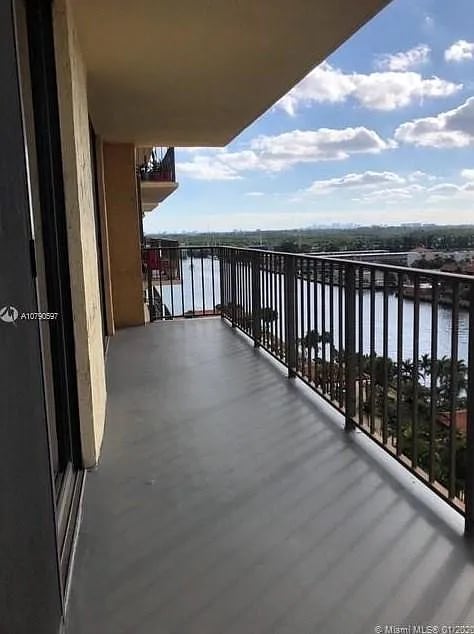 Building Photo - 290 174th St St