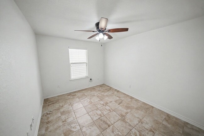 Building Photo - Stylish 3BR + Flex Home with Solar Near Randolph AFB - Realtor Commission: $500