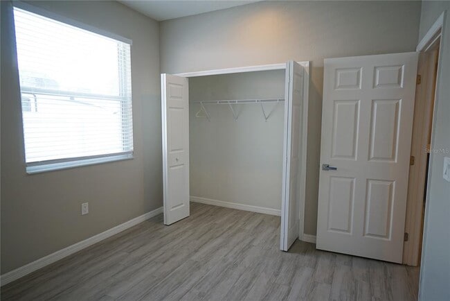 Building Photo - 4104 N Thatcher Ave
