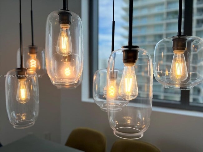 Building Photo - 121 NE 34th St