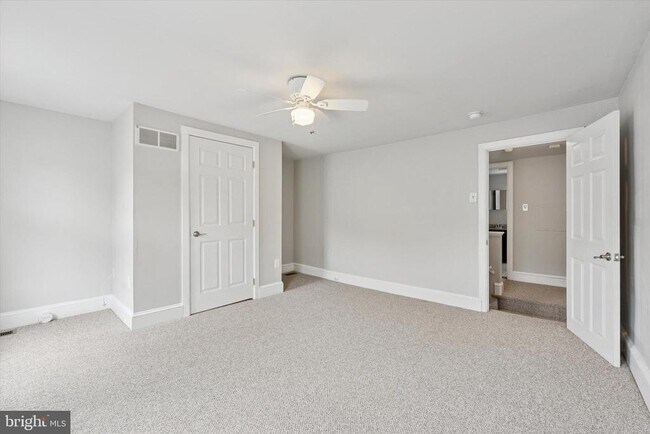 Building Photo - 158 Green Ln