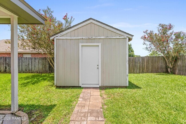 Building Photo - 412 Crest Cir