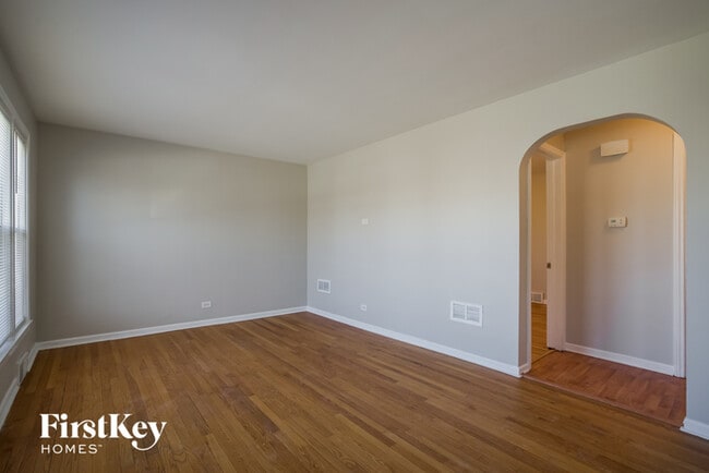 Building Photo - 4033 Gremley Ave