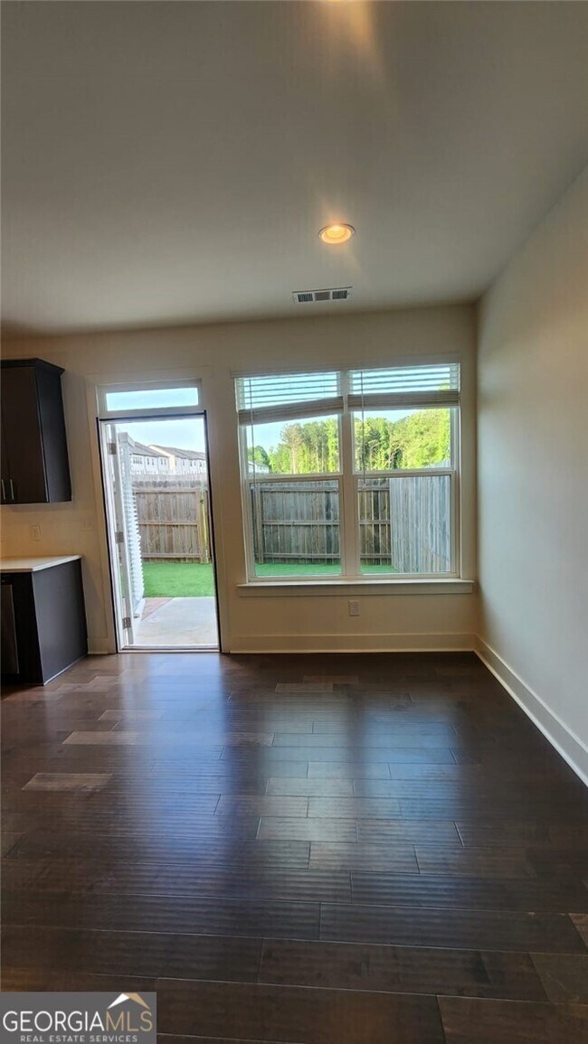 Building Photo - 300 Auburn Valley Wy