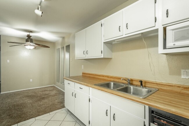 Building Photo - 1 bedroom 1 bath in Signal View
