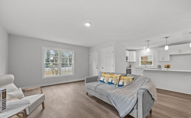 Building Photo - 309 Cody St