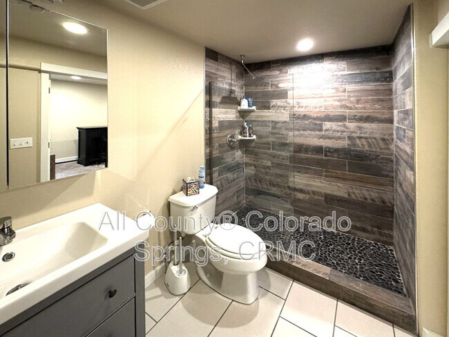 Building Photo - 8456 Hardwood Cir