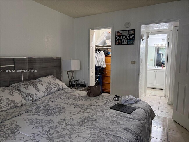 Building Photo - 4550 NW 9th St