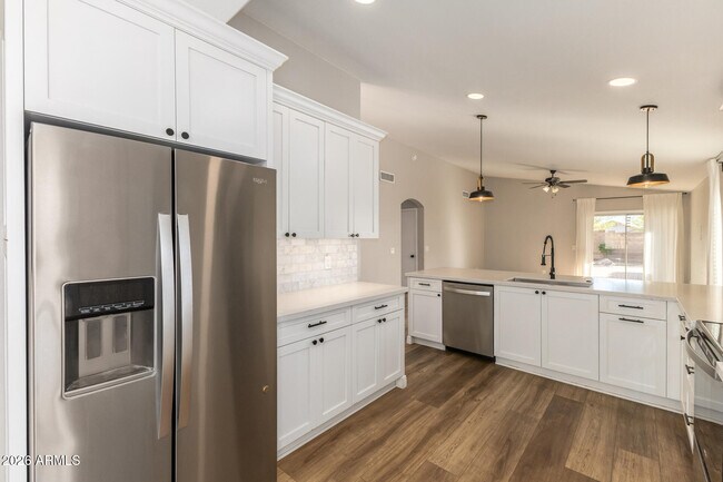 Building Photo - 163 W Liberty Ln