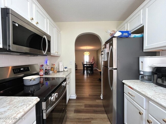 Building Photo - 323 Tokay Dr