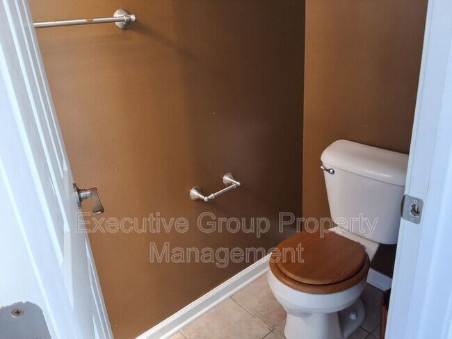 Building Photo - 200 Adena Loop